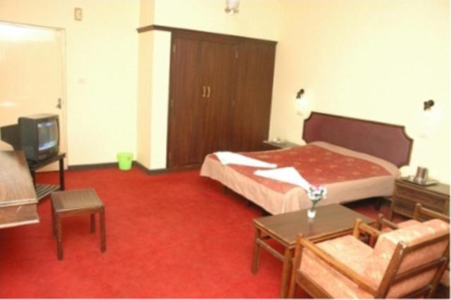 Hotel Preethi Palace Ooty Room photo