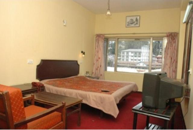 Hotel Preethi Palace Ooty Exterior photo