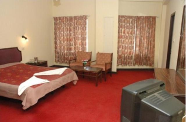Hotel Preethi Palace Ooty Room photo