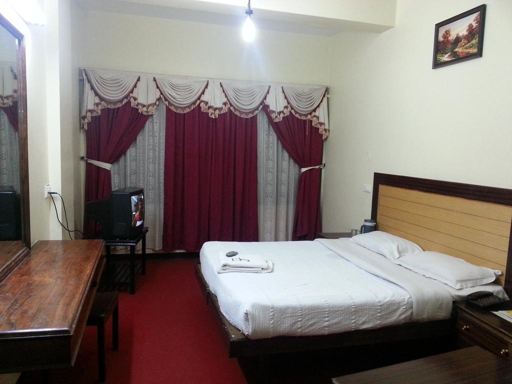 Hotel Preethi Palace Ooty Room photo