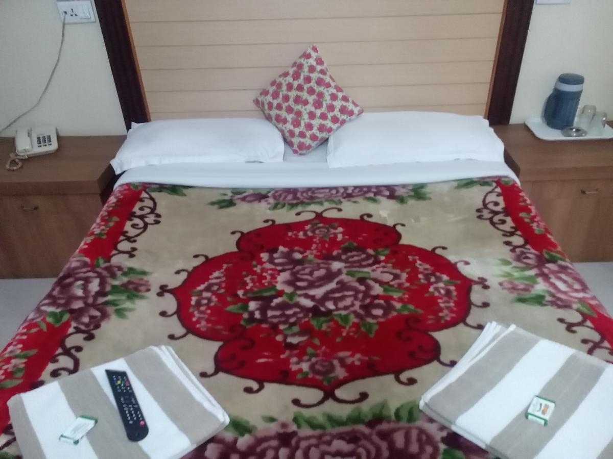 Hotel Preethi Palace Ooty Exterior photo