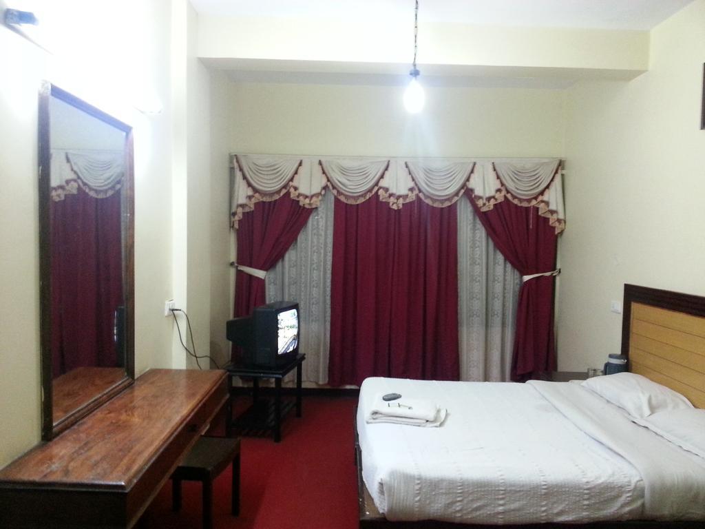 Hotel Preethi Palace Ooty Exterior photo